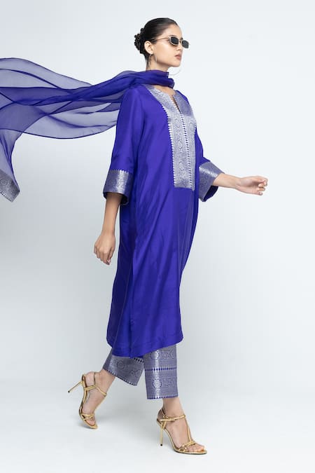 SOBARIKO Blue Silk, Organza Zari Split V-neck Seher Woven Tunic Pant Set at Aza Fashions SOBARIKO_Blue Silk, Organza Zari Split V-neck Seher Woven Tunic Pant Set _at_Aza_Fashions
