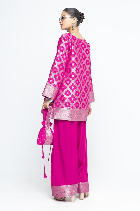 SOBARIKO Seerat Brocade Jaal Silk Kurta With Farshi Pant