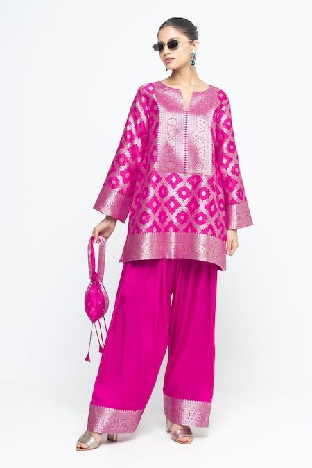 SOBARIKO Seerat Brocade Jaal Silk Kurta With Farshi Pant