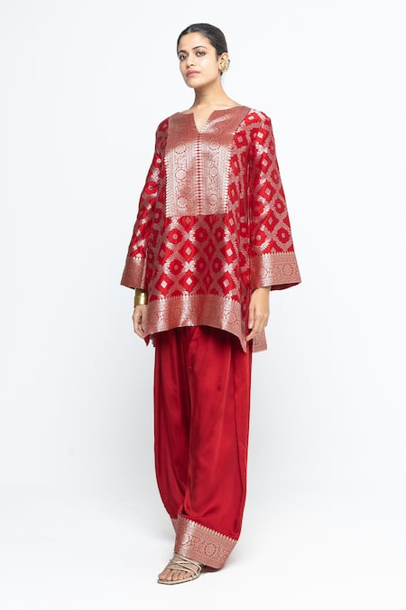 Buy SOBARIKO Red Silk, Modal, Satin Zari Split Seerat Brocade Jaal Kurta With Farshi Pant Online at Aza Fashions Buy_SOBARIKO_Red Silk, Modal, Satin Zari Split Seerat Brocade Jaal Kurta With Farshi Pant _Online_at_Aza_Fashions