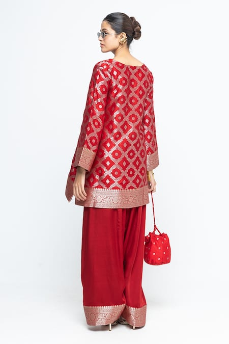 SOBARIKO Seerat Brocade Jaal Silk Kurta With Farshi Pant