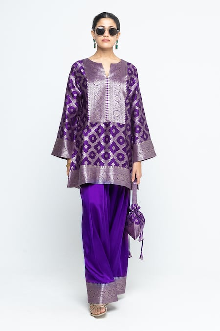 SOBARIKO Seerat Brocade Jaal Silk Kurta With Farshi Pant