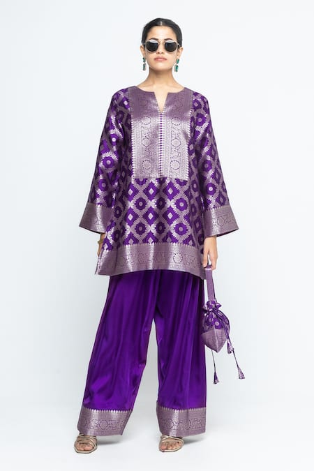SOBARIKO Seerat Brocade Jaal Silk Kurta With Farshi Pant