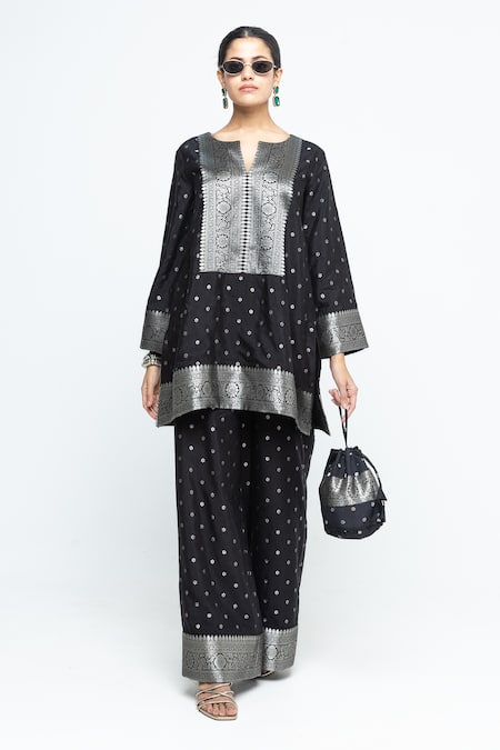 SOBARIKO Mehak Black Butti Brocade Kurta With Pant
