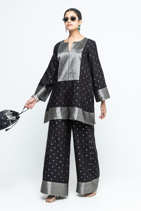 Shop SOBARIKO Black Silk Embroidery, Zari Split V-neck Mehak Butti Brocade Kurta With Pant Online at Aza Fashions Shop_SOBARIKO_Black Silk Embroidery, Zari Split V-neck Mehak Butti Brocade Kurta With Pant _Online_at_Aza_Fashions