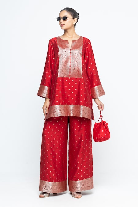 SOBARIKO Mehak Butti Brocade Kurta With Pant