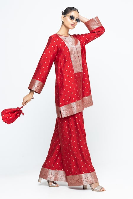 SOBARIKO Red Silk Zari Split V-neck Mehak Butti Brocade Kurta With Pant at Aza Fashions SOBARIKO_Red Silk Zari Split V-neck Mehak Butti Brocade Kurta With Pant _at_Aza_Fashions