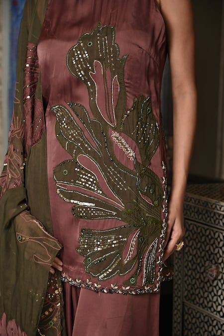 BAANI KHURANA Brown Organza Sequins, Embroidery, Metallic Thread Round Neck Kurta Set Online at Aza Fashions BAANI KHURANA_Brown Organza Sequins, Embroidery, Metallic Thread Round Neck Kurta Set _Online_at_Aza_Fashions