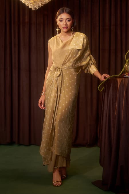 Coeur Gold Tissue Round , Open Zyra Bandhani Jacket And Wrinkled Dress