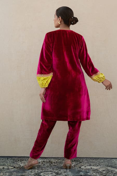 Shop Wazir C Pink Velvet Embroidery, Metallic Thread V-neck Kashmiri Tilla Kurta And Pant Set at Aza Fashions Shop_Wazir C_Pink Velvet Embroidery, Metallic Thread V-neck Kashmiri Tilla Kurta And Pant Set _at_Aza_Fashions