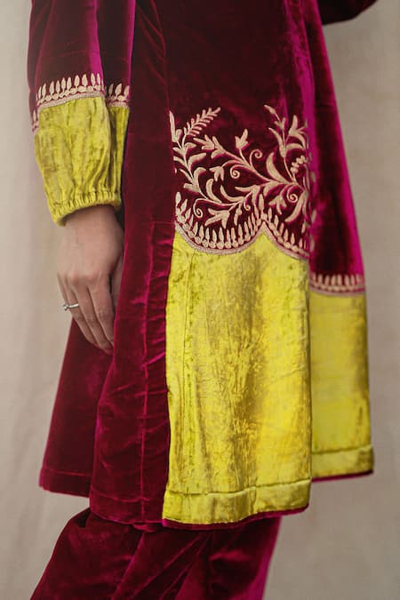 Shop Wazir C Pink Velvet Embroidery, Metallic Thread V-neck Kashmiri Tilla Kurta And Pant Set Online at Aza Fashions Shop_Wazir C_Pink Velvet Embroidery, Metallic Thread V-neck Kashmiri Tilla Kurta And Pant Set _Online_at_Aza_Fashions