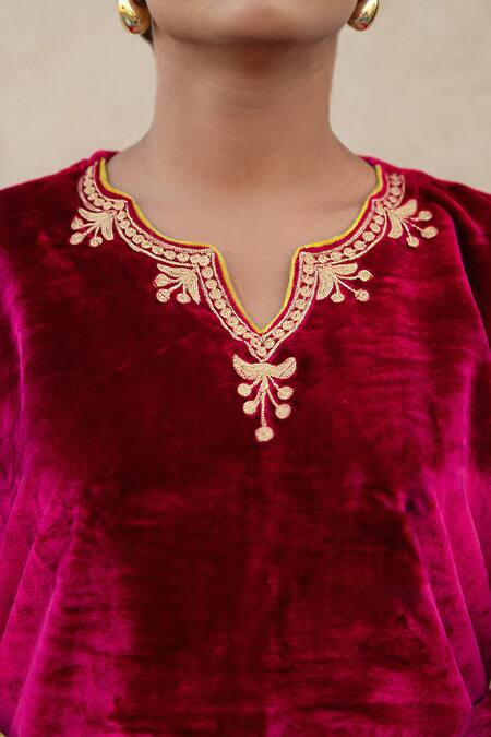 Wazir C Pink Velvet Embroidery, Metallic Thread V-neck Kashmiri Tilla Kurta And Pant Set at Aza Fashions Wazir C_Pink Velvet Embroidery, Metallic Thread V-neck Kashmiri Tilla Kurta And Pant Set _at_Aza_Fashions