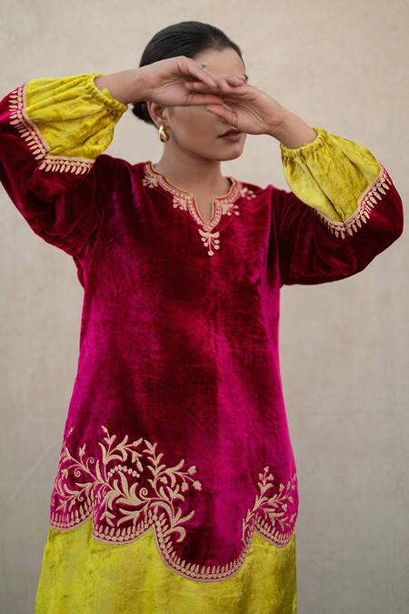 Buy Wazir C Pink Velvet Embroidery, Metallic Thread V-neck Kashmiri Tilla Kurta And Pant Set Buy_Wazir C_Pink Velvet Embroidery, Metallic Thread V-neck Kashmiri Tilla Kurta And Pant Set