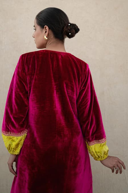Shop Wazir C Pink Velvet Embroidery, Metallic Thread V-neck Kashmiri Tilla Kurta And Pant Set Shop_Wazir C_Pink Velvet Embroidery, Metallic Thread V-neck Kashmiri Tilla Kurta And Pant Set