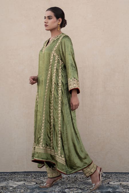 Wazir C Olive Green Velvet Embroidery V-neck Kurta And Salwar Set Online at Aza Fashions Wazir C_Olive Green Velvet Embroidery V-neck Kurta And Salwar Set _Online_at_Aza_Fashions