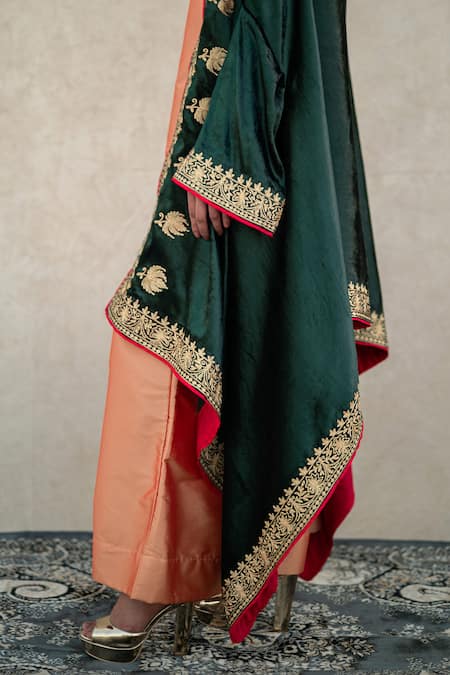 Buy_Wazir C_Peach Silk Mandarin Collar, Open Neck Kashmiri Golden Tilla Kurta Pant Set _Online_at_Aza_Fashions