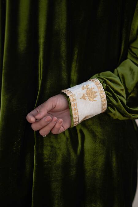 Wazir C Green Velvet Embroidery V-neck Kashmiri Tilla Kaftan Online at Aza Fashions Wazir C_Green Velvet Embroidery V-neck Kashmiri Tilla Kaftan _Online_at_Aza_Fashions