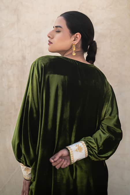 Buy Wazir C Green Velvet Embroidery V-neck Kashmiri Tilla Kaftan Online at Aza Fashions Buy_Wazir C_Green Velvet Embroidery V-neck Kashmiri Tilla Kaftan _Online_at_Aza_Fashions
