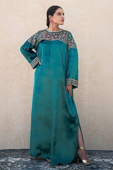 Shop Wazir C Blue Velvet Embroidery, Zari Round Neck Kaftan Shop_Wazir C_Blue Velvet Embroidery, Zari Round Neck Kaftan