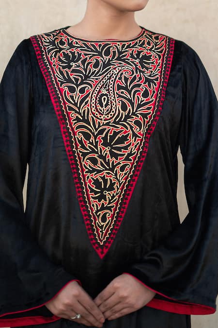 Wazir C Black Embroidery, Metallic Thread, Piping Makhmal Kashmiri Tilla And Aari Dress at Aza Fashions Wazir C_Black Embroidery, Metallic Thread, Piping Makhmal Kashmiri Tilla And Aari Dress _at_Aza_Fashions