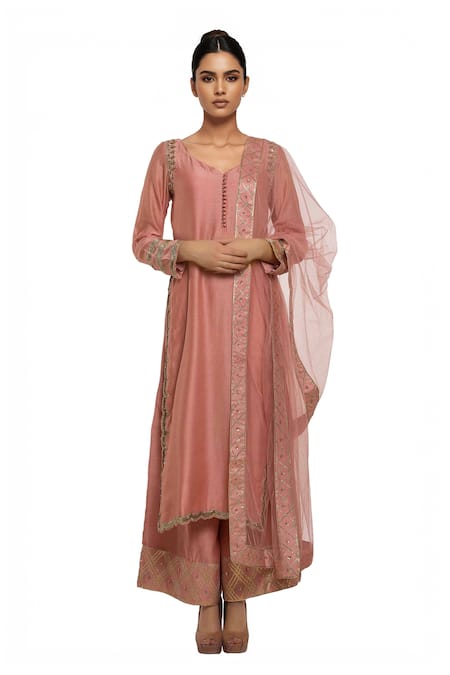 Neha Khullar Peach mukaish embroidered kurta set 