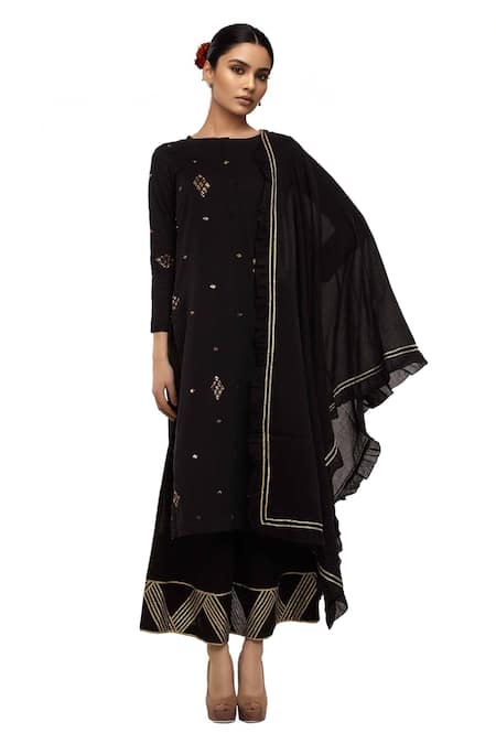 Neha Khullar Black zari embroidered kurta set 