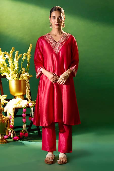 Buy Samyukta Singhania Magenta Silk Embroidery, Zari V-neck Kora Hand Kurta Set Online at Aza Fashions Buy_Samyukta Singhania_Magenta Silk Embroidery, Zari V-neck Kora Hand Kurta Set _Online_at_Aza_Fashions