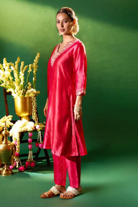 Shop Samyukta Singhania Magenta Silk Embroidery, Zari V-neck Kora Hand Kurta Set Online at Aza Fashions Shop_Samyukta Singhania_Magenta Silk Embroidery, Zari V-neck Kora Hand Kurta Set _Online_at_Aza_Fashions