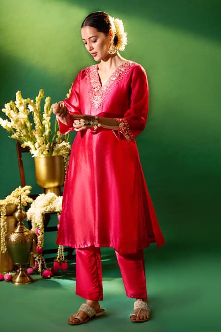 Buy Samyukta Singhania Magenta Silk Embroidery, Zari V-neck Kora Hand Kurta Set Buy_Samyukta Singhania_Magenta Silk Embroidery, Zari V-neck Kora Hand Kurta Set