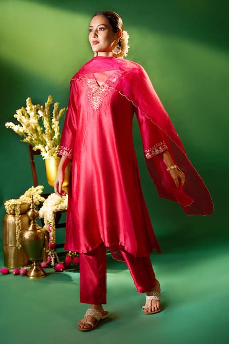 Shop Samyukta Singhania Magenta Silk Embroidery, Zari V-neck Kora Hand Kurta Set Shop_Samyukta Singhania_Magenta Silk Embroidery, Zari V-neck Kora Hand Kurta Set
