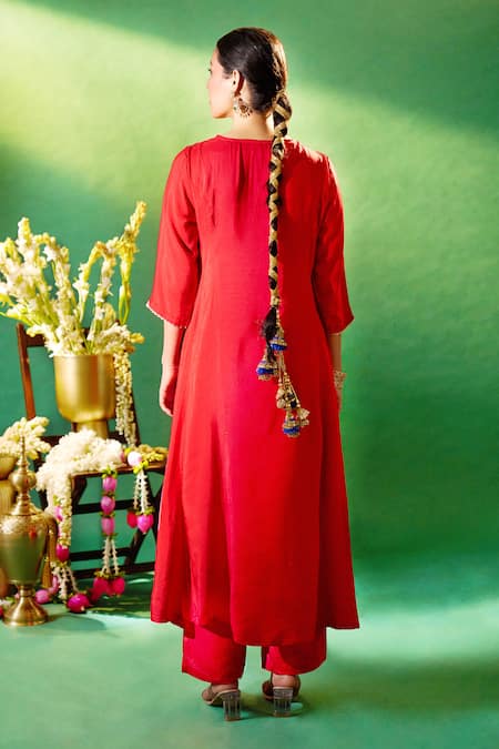 Samyukta Singhania Embroidered Kurta Set
