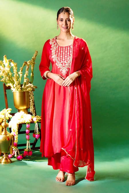 Shop Samyukta Singhania Red Silk, Shantoon, Chiffon Embroidery, Sequins Round Neck Kurta Set Shop_Samyukta Singhania_Red Silk, Shantoon, Chiffon Embroidery, Sequins Round Neck Kurta Set