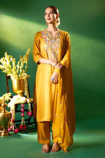 Buy Samyukta Singhania Mustard Shantoon, Chiffon Embroidery, Piping V-neck Kurta Set Buy_Samyukta Singhania_Mustard Shantoon, Chiffon Embroidery, Piping V-neck Kurta Set