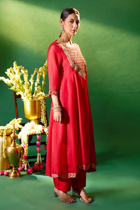 Samyukta Singhania Red Organza, Silk, Shantoon Embroidery, Zari Round Neck Kurta Set at Aza Fashions Samyukta Singhania_Red Organza, Silk, Shantoon Embroidery, Zari Round Neck Kurta Set _at_Aza_Fashions