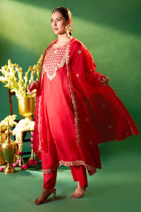 Buy Samyukta Singhania Red Organza, Silk, Shantoon Embroidery, Zari Round Neck Kurta Set Buy_Samyukta Singhania_Red Organza, Silk, Shantoon Embroidery, Zari Round Neck Kurta Set