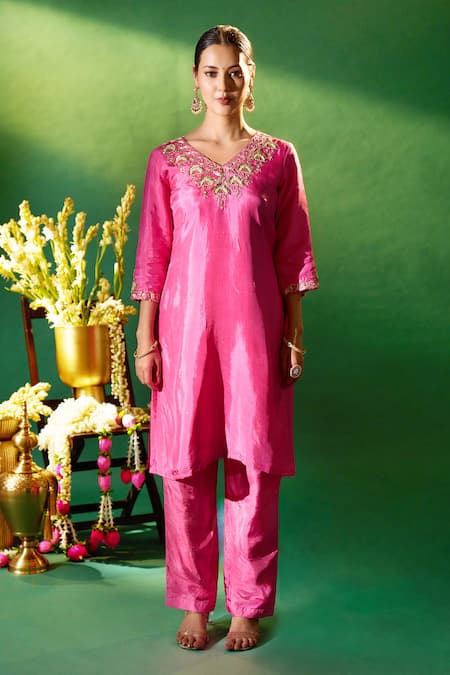 Buy Samyukta Singhania Pink Silk Embroidery, Metallic Thread, Sequins V-neck Hand Kurta Set Online at Aza Fashions Buy_Samyukta Singhania_Pink Silk Embroidery, Metallic Thread, Sequins V-neck Hand Kurta Set _Online_at_Aza_Fashions