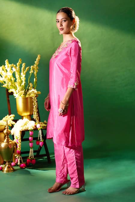 Shop Samyukta Singhania Pink Silk Embroidery, Metallic Thread, Sequins V-neck Hand Kurta Set Online at Aza Fashions Shop_Samyukta Singhania_Pink Silk Embroidery, Metallic Thread, Sequins V-neck Hand Kurta Set _Online_at_Aza_Fashions