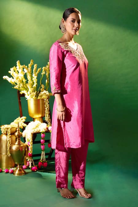Samyukta Singhania Pink Silk Embroidery, Metallic Thread, Sequins V-neck Hand Kurta Set at Aza Fashions Samyukta Singhania_Pink Silk Embroidery, Metallic Thread, Sequins V-neck Hand Kurta Set _at_Aza_Fashions