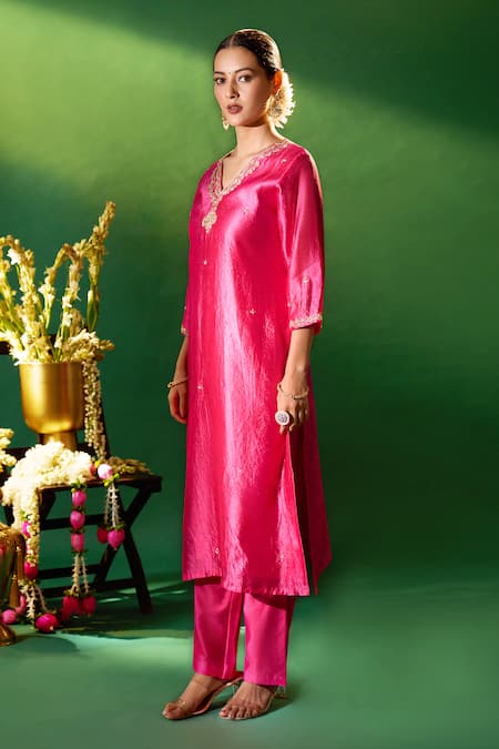 Buy Samyukta Singhania Pink Silk Embroidery, Sequins Split V-neck Hand Kora Kurta Set Online at Aza Fashions Buy_Samyukta Singhania_Pink Silk Embroidery, Sequins Split V-neck Hand Kora Kurta Set _Online_at_Aza_Fashions