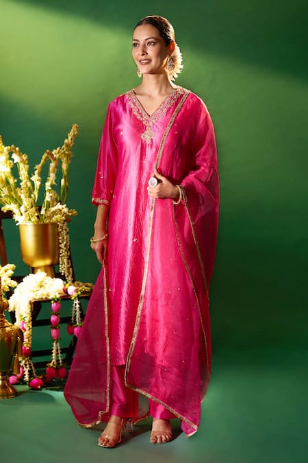 Samyukta Singhania Pink Silk Embroidery, Sequins Split V-neck Hand Kora Kurta Set at Aza Fashions Samyukta Singhania_Pink Silk Embroidery, Sequins Split V-neck Hand Kora Kurta Set _at_Aza_Fashions