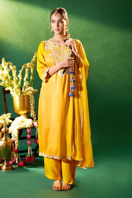 Buy_Samyukta Singhania_Mustard Silk, Shantoon, Chiffon Embroidery, Sequins, Stones, Yoke Kurta Set 