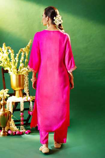 Samyukta Singhania Fuchsia Silk, Shantoon, Chiffon Embroidery, Zari V-neck Kurta Set Online at Aza Fashions Samyukta Singhania_Fuchsia Silk, Shantoon, Chiffon Embroidery, Zari V-neck Kurta Set _Online_at_Aza_Fashions