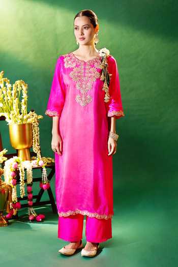 Buy Samyukta Singhania Fuchsia Silk, Shantoon, Chiffon Embroidery, Zari V-neck Kurta Set Online at Aza Fashions Buy_Samyukta Singhania_Fuchsia Silk, Shantoon, Chiffon Embroidery, Zari V-neck Kurta Set _Online_at_Aza_Fashions