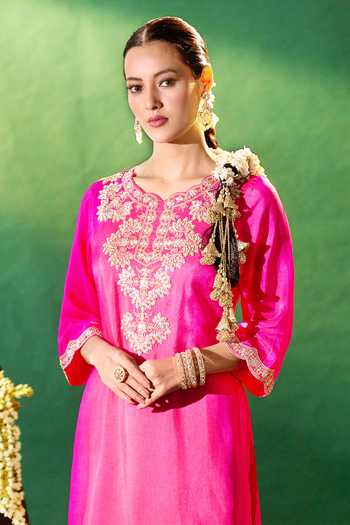 Shop Samyukta Singhania Fuchsia Silk, Shantoon, Chiffon Embroidery, Zari V-neck Kurta Set Online at Aza Fashions Shop_Samyukta Singhania_Fuchsia Silk, Shantoon, Chiffon Embroidery, Zari V-neck Kurta Set _Online_at_Aza_Fashions