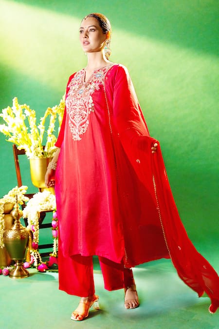 Buy Samyukta Singhania Red Silk, Shantoon, Chiffon Embroidery Split V-neck Kurta Pant Set Buy_Samyukta Singhania_Red Silk, Shantoon, Chiffon Embroidery Split V-neck Kurta Pant Set