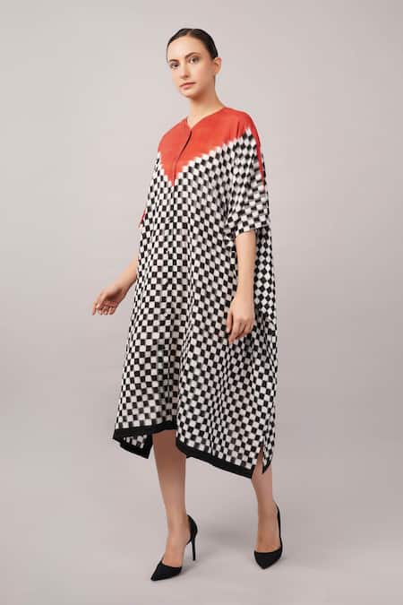 Buy_Abraham And Thakore_Black Tencel Button-down Neck, Checkerboard Ikat Kaftan _Online_at_Aza_Fashions