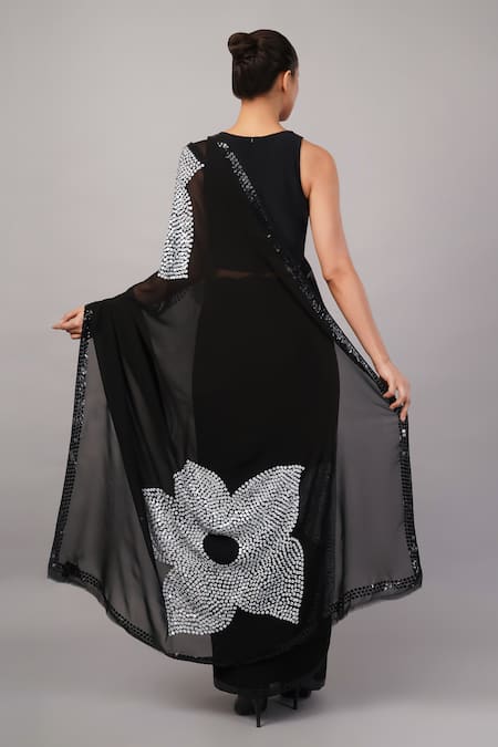 Abraham And Thakore Sequins Flower Saree 
