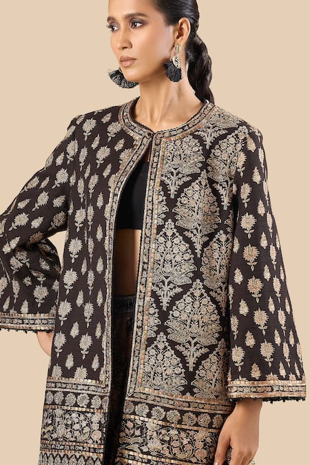Tarun Tahiliani_Black Metallic Thread, Zari Round Neck Embroidered Long Jacket _at_Aza_Fashions