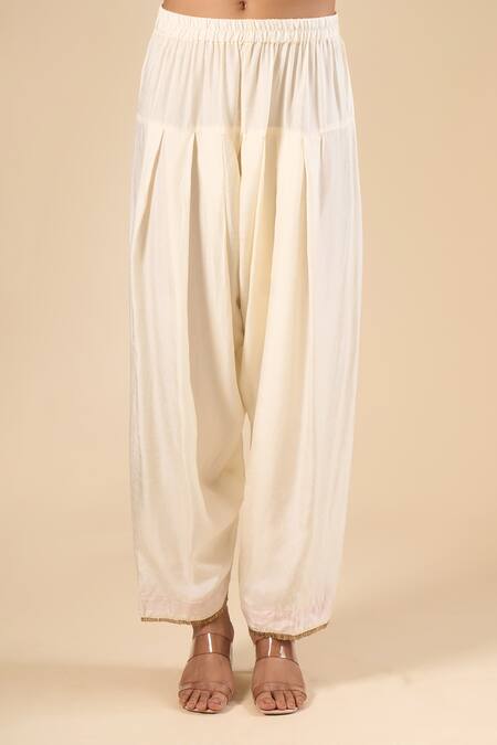 Sheetal Batra_White Embroidery, Zari Round Neck Kurta And Pant Set _at_Aza_Fashions