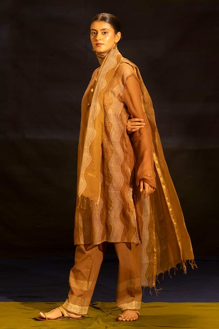 Buy Banana Labs Brown Kota Doria, Cotton Round Neck Woven Wave Pattern Kurta And Pant Set Buy_Banana Labs_Brown Kota Doria, Cotton Round Neck Woven Wave Pattern Kurta And Pant Set